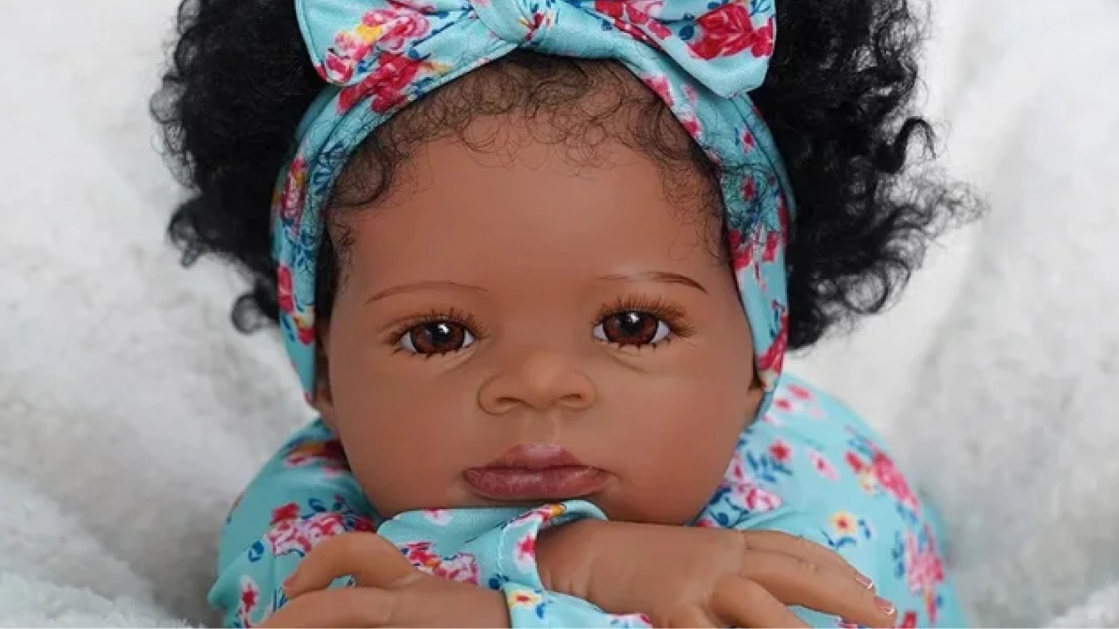 Bebê Reborn: o vazio por trás da maternidade que só parece