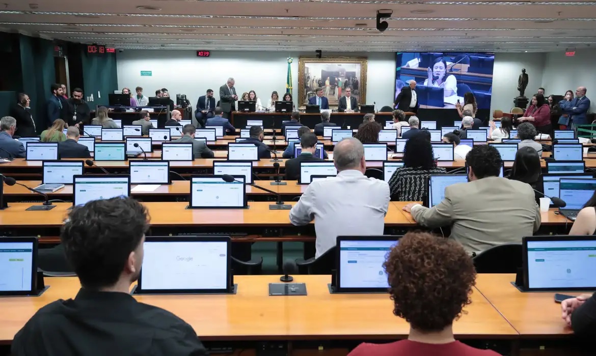 Comissão da Câmara aprova redução da maioridade penal para 16 anos