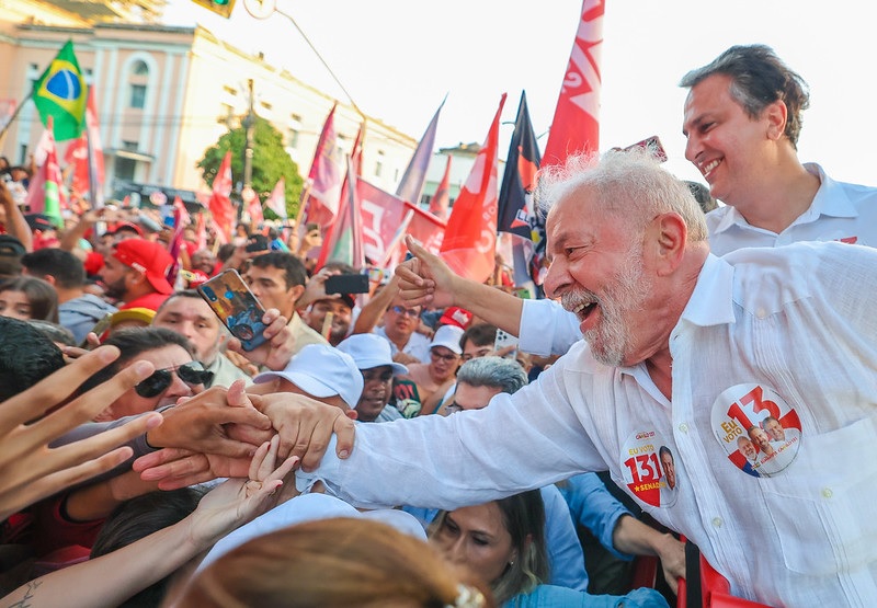 Com 51,75% Lula é reeleito presidente do Brasil